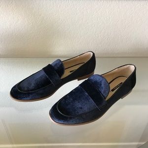 SOLD “LIKE NEW" ZARA BLUE VELVET SHOES